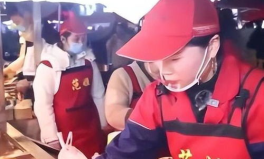夫妻摆摊日入9千,揭秘“豆腐西施土豆郎”的生意经